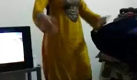 اثنين من الديكة في فمها قصص جنس العمة