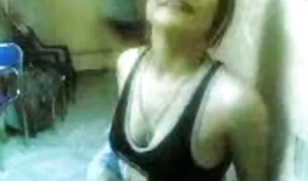 حلب لها الثدي الكولومبية كبيرة بينما يلعب الرجل صور جنس امهات فيها
