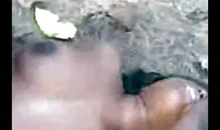 يوكا كويزومي تمتص الديك قبل سخيف بعمق جنس محارم مثير