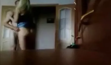 شقراء قصص سكس محارم فيديو في النفط يركب الطفل بشدة لرجلها