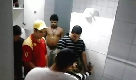 جميلة في سن المراهقة الآسيوية جنس محارم سكس صب الأولى