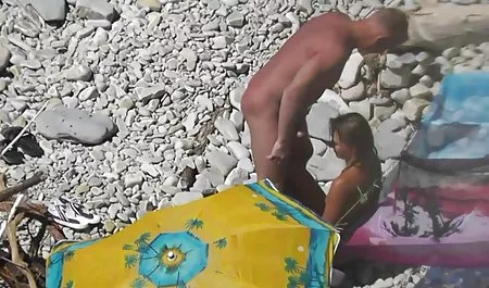 إنها تحتاج إلى قصص جنس محارم طويلة رجل ثان
