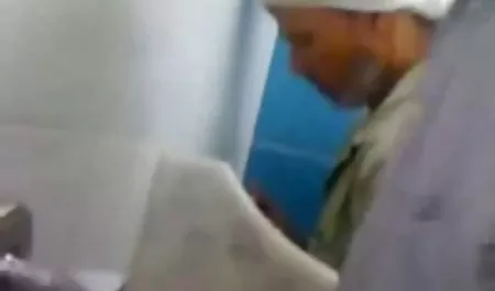 فتاة شابة التايلاندية بالجنون على الكاميرا قصص جنس العمة 1